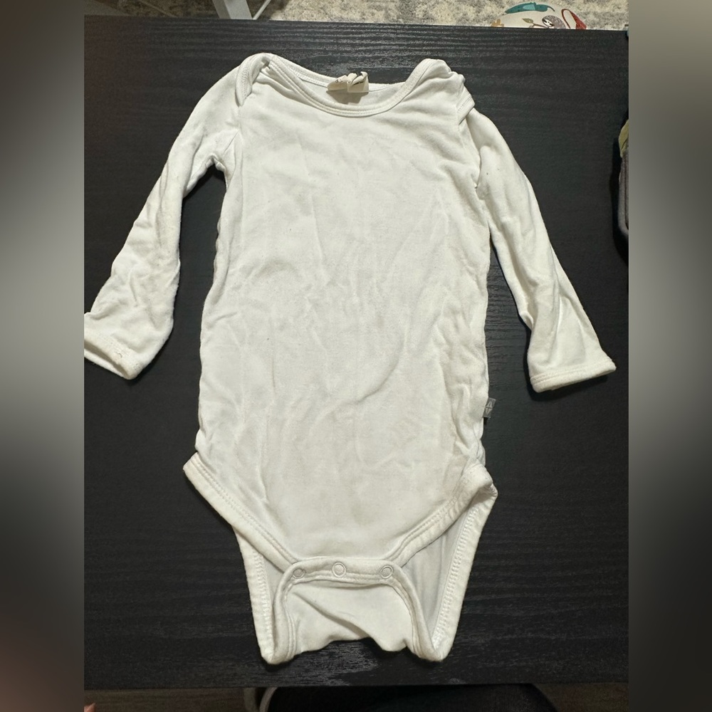 Kyte baby cloud long sleeve bodysuit 6-12